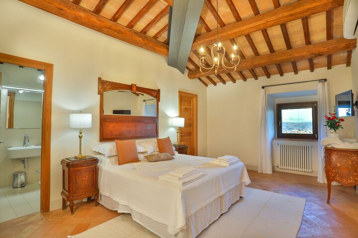 Room 10 of 38