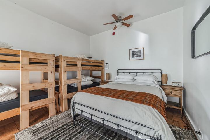 Room 2 of 38