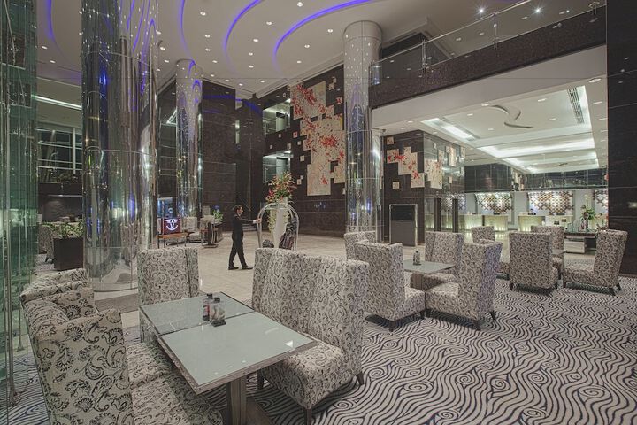 Entrance & Lobby