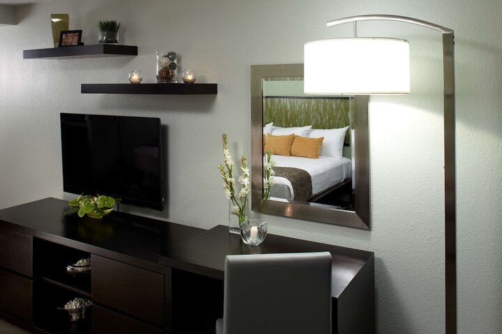 Room 13 of 27