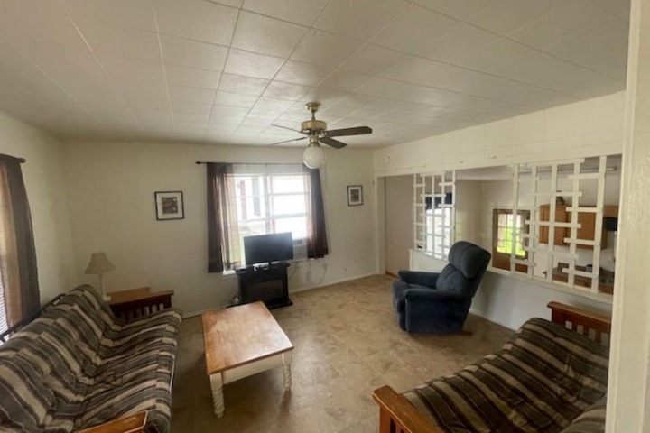 Room 103 of 213