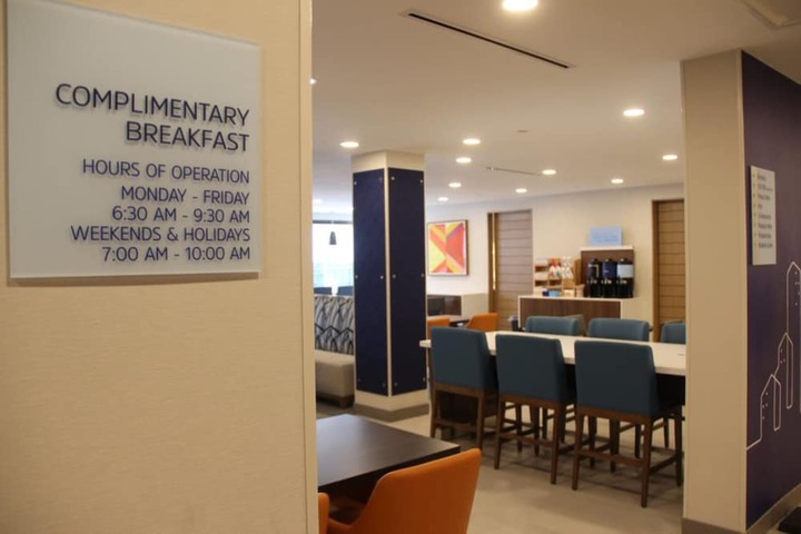 Breakfast/Coffee Service 21 of 34