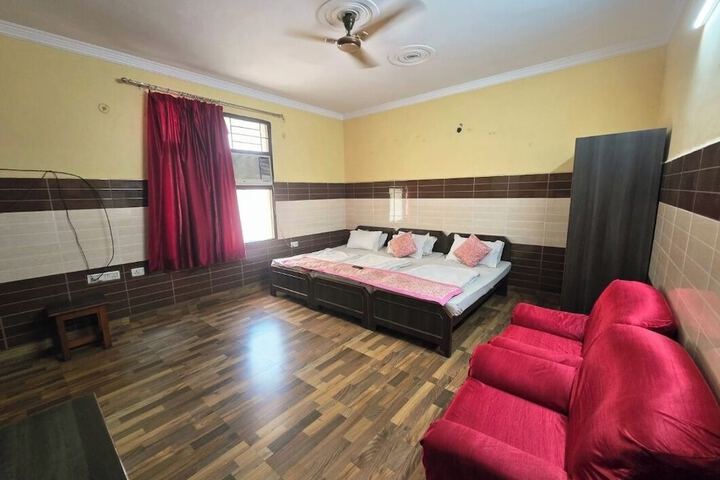 Room 5 of 11