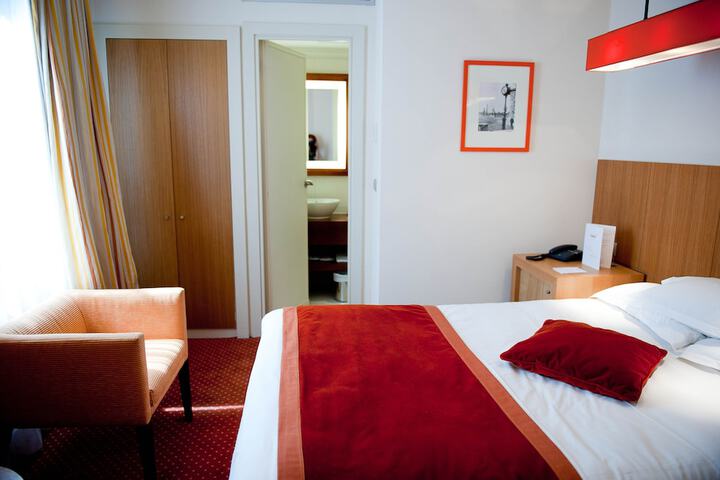 Room 3 of 33