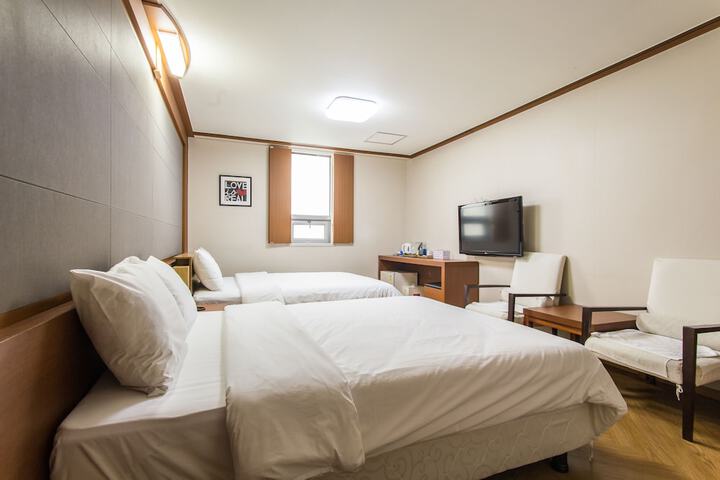 Room 11 of 48