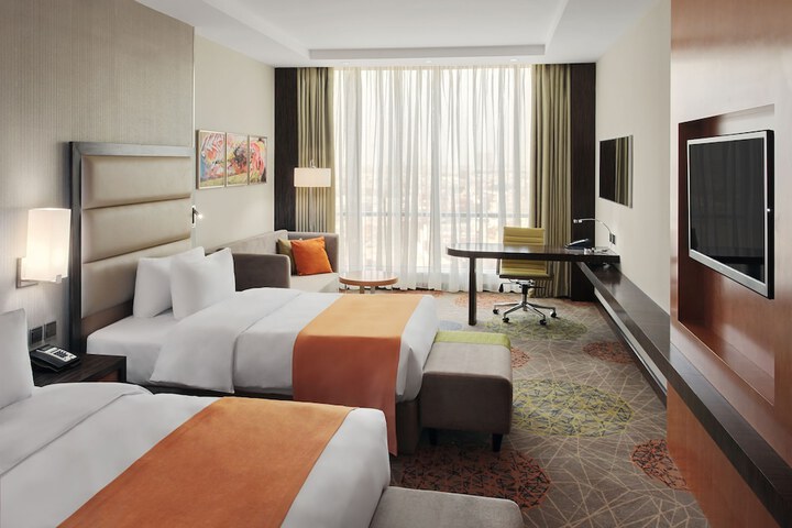 Room 6 of 42