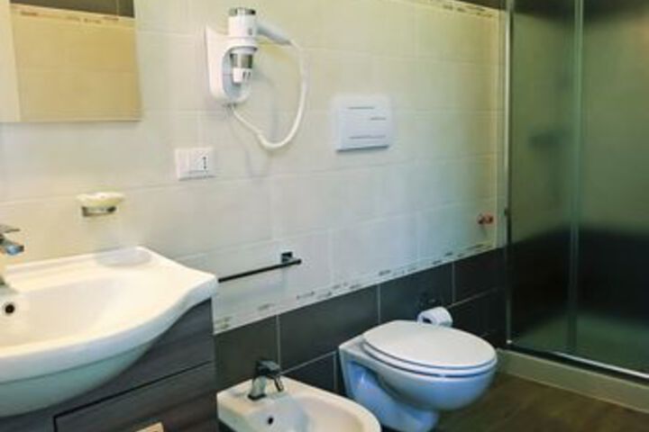Room 2 of 16