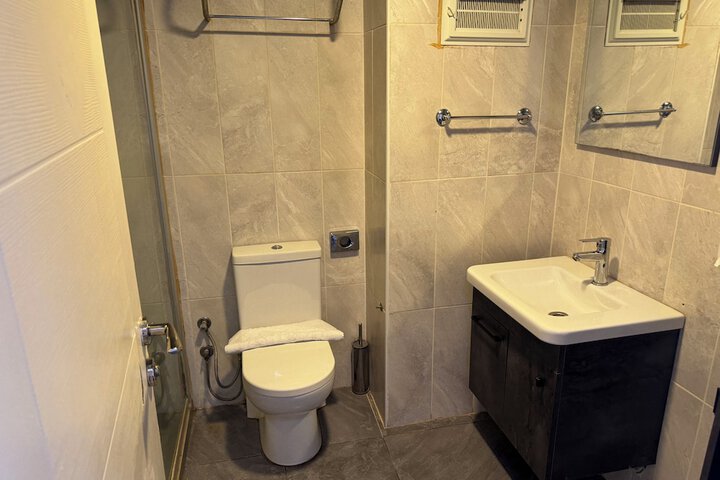 Room 13 of 21