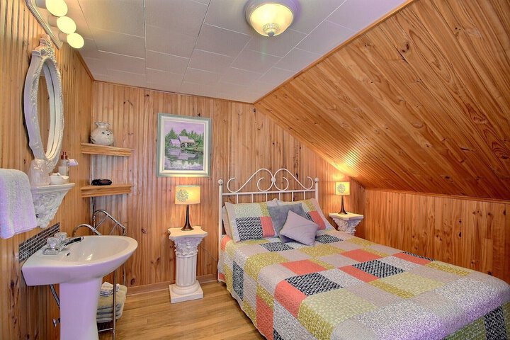 Room 5 of 42