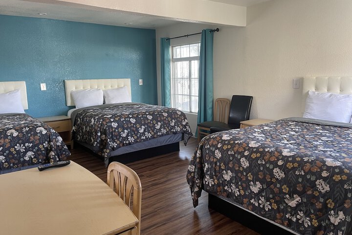 Room 7 of 18