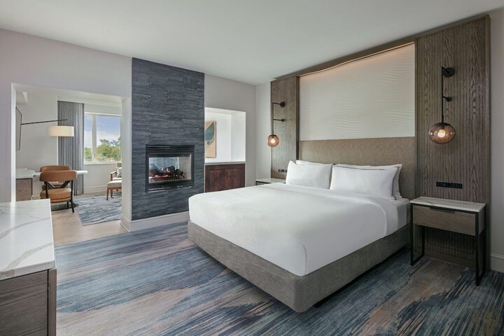 Room 11 of 84