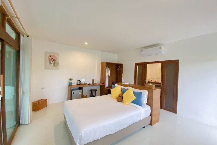 Room 8 of 18