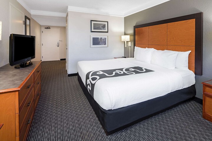 Room 4 of 30