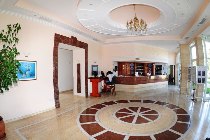 Entrance & Lobby