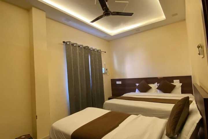 Room 5 of 9
