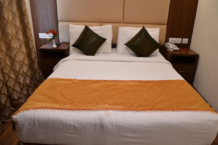Room 32 of 68