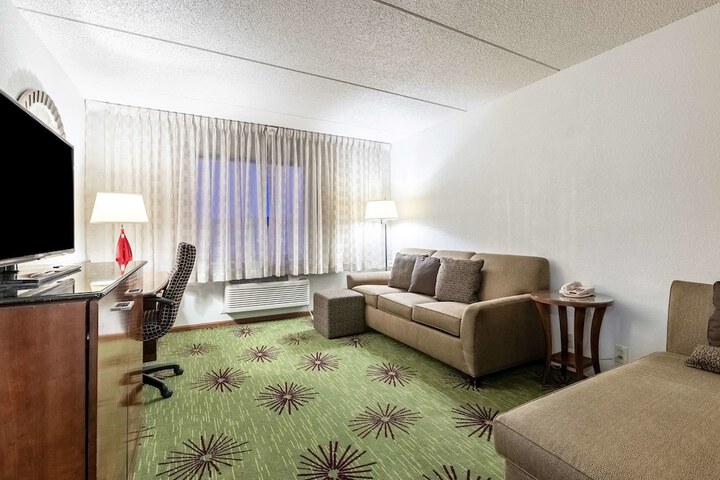 Room 14 of 36