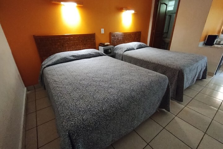 Room 14 of 32