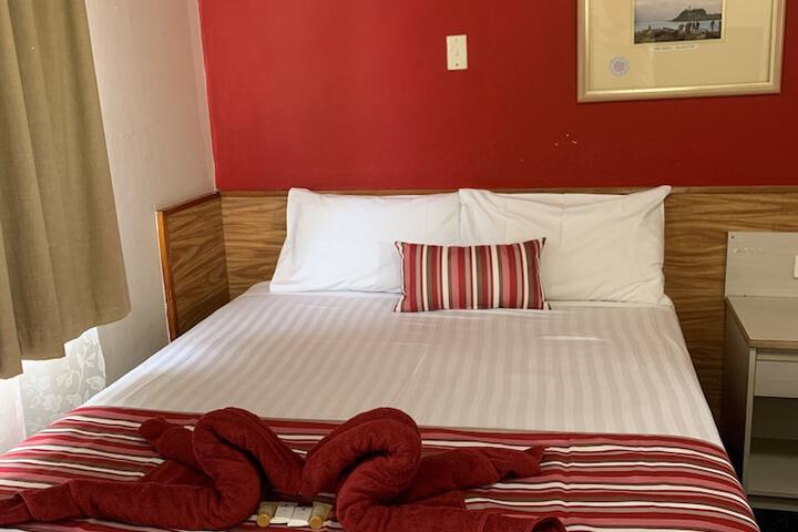 Room 10 of 28
