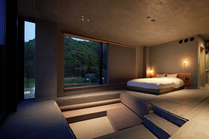 Room 4 of 20
