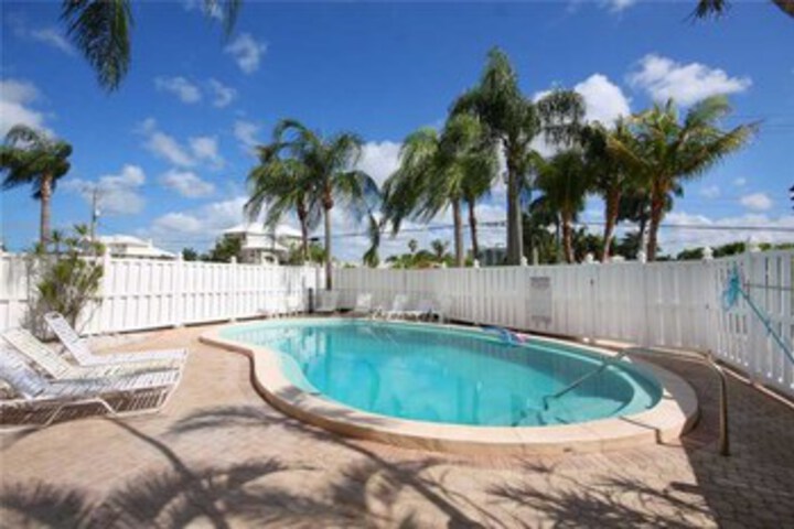Pool 19 of 30