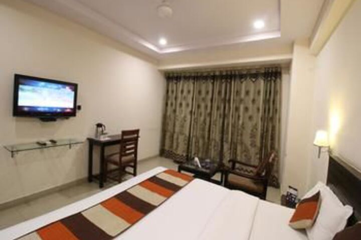 Room 13 of 30