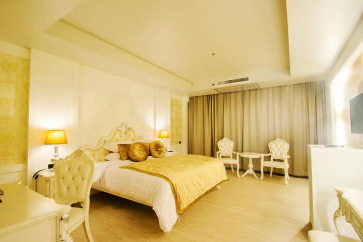 Room 36 of 60