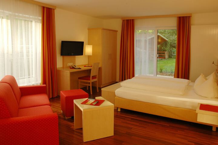 Room 16 of 64