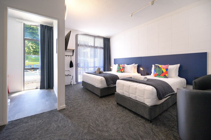 Room 26 of 165