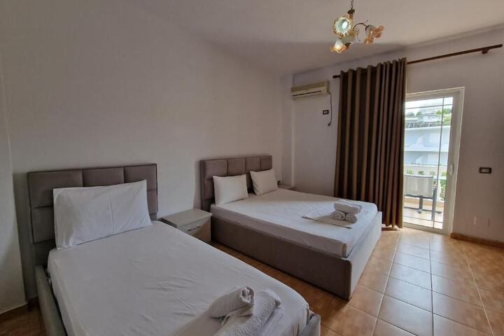 Room 30 of 115