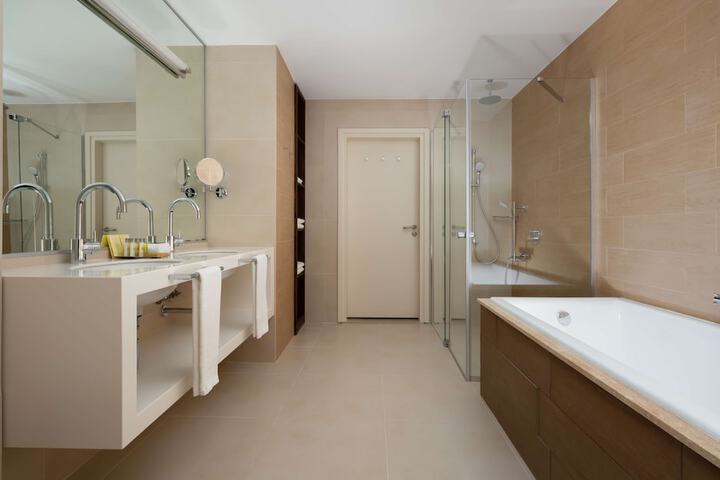 Room 65 of 117
