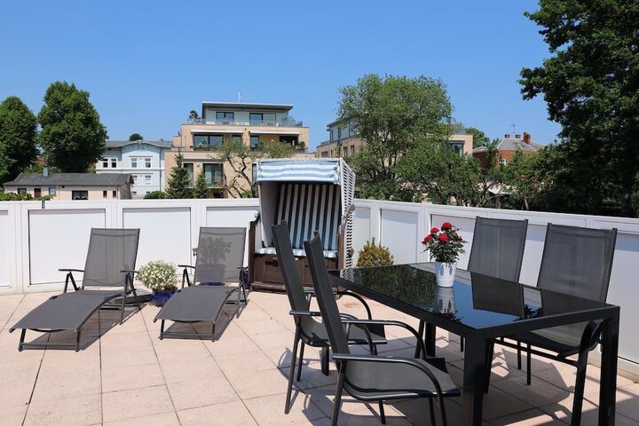 Sundeck 25 of 33