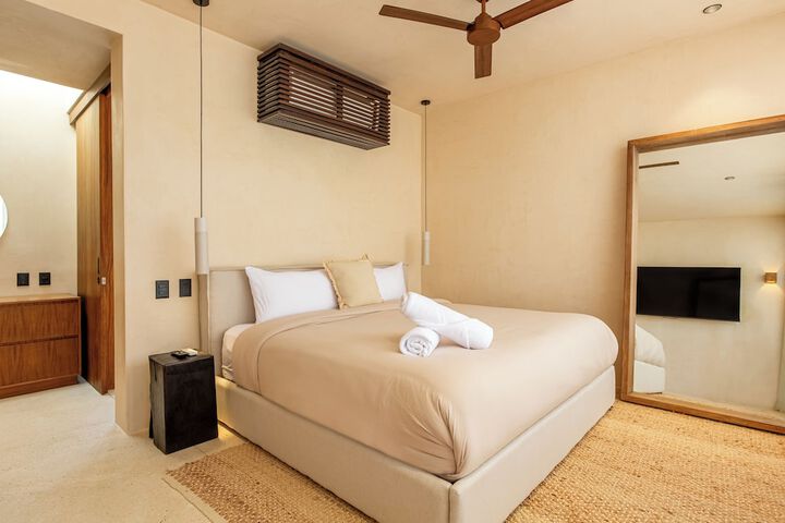Room 210 of 740