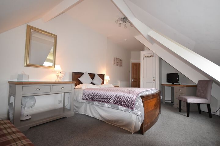 Room 4 of 40
