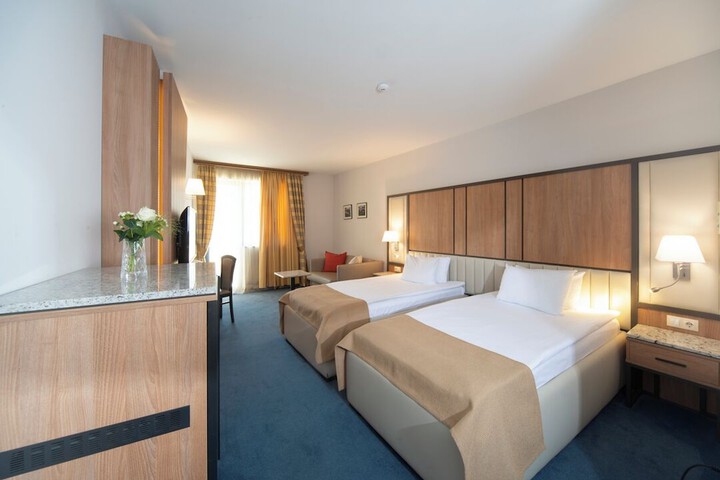 Room 16 of 37