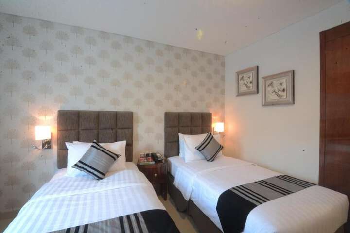 Room 9 of 25
