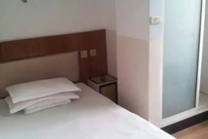 Room 10 of 15