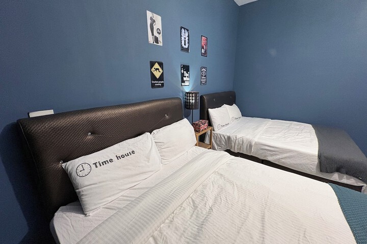 Room 11 of 40
