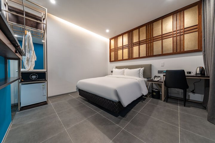 Room 10 of 22