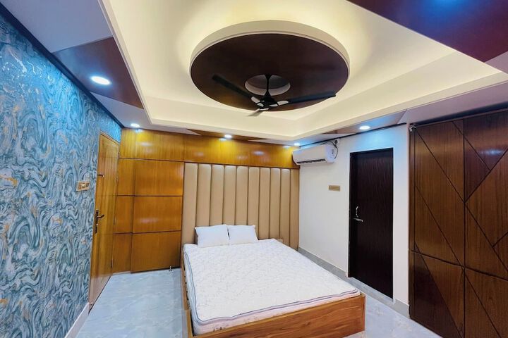 Room 10 of 19
