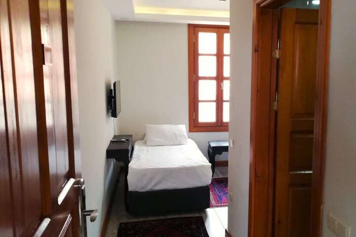 Room 26 of 49