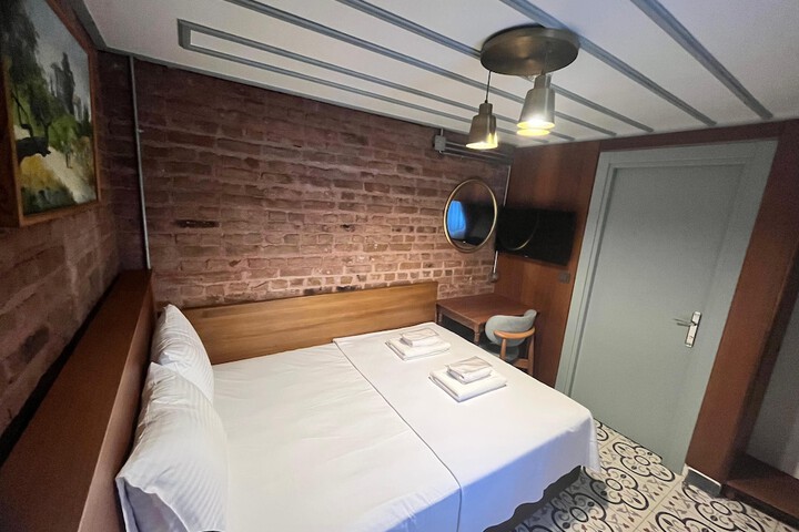 Room 18 of 36