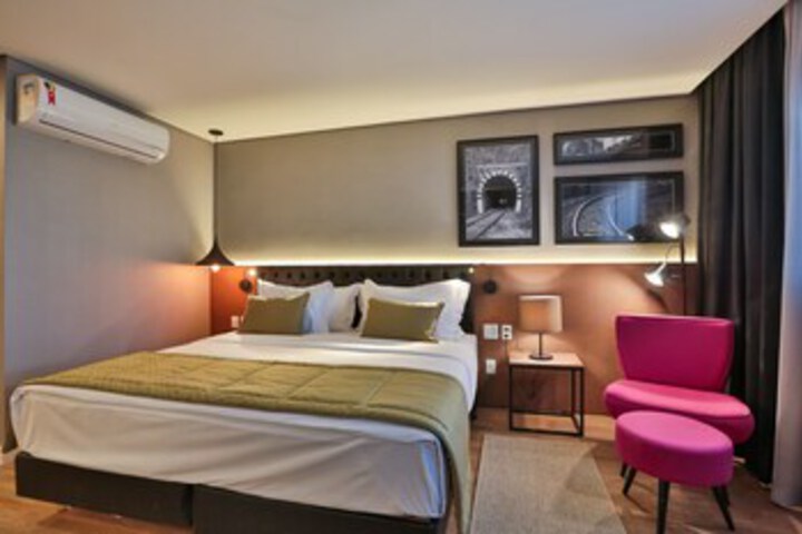 Room 10 of 13