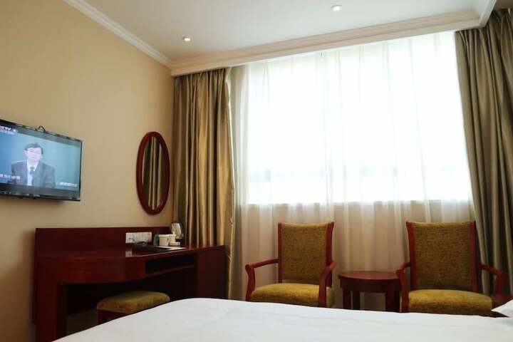 Room 8 of 21
