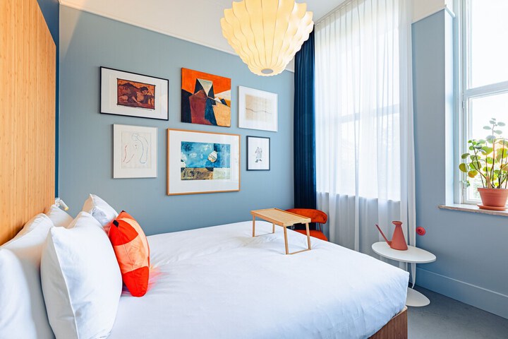 Room 25 of 65
