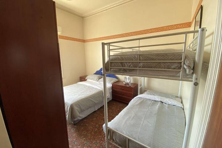 Room 5 of 11