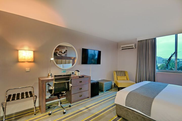 Room 27 of 104