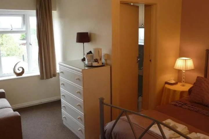 Room 8 of 17