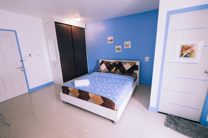 Room 4 of 48