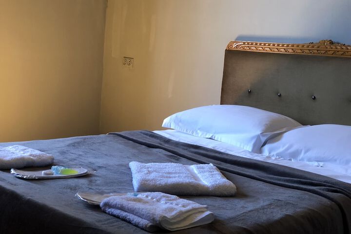Room 10 of 28